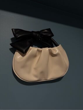 Cream and Black Bow-Accent Women’s Top-Handle Bag